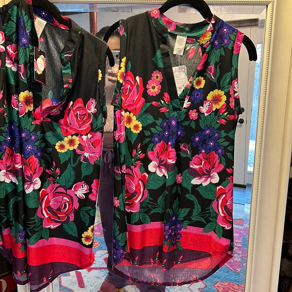 Floral top NWT